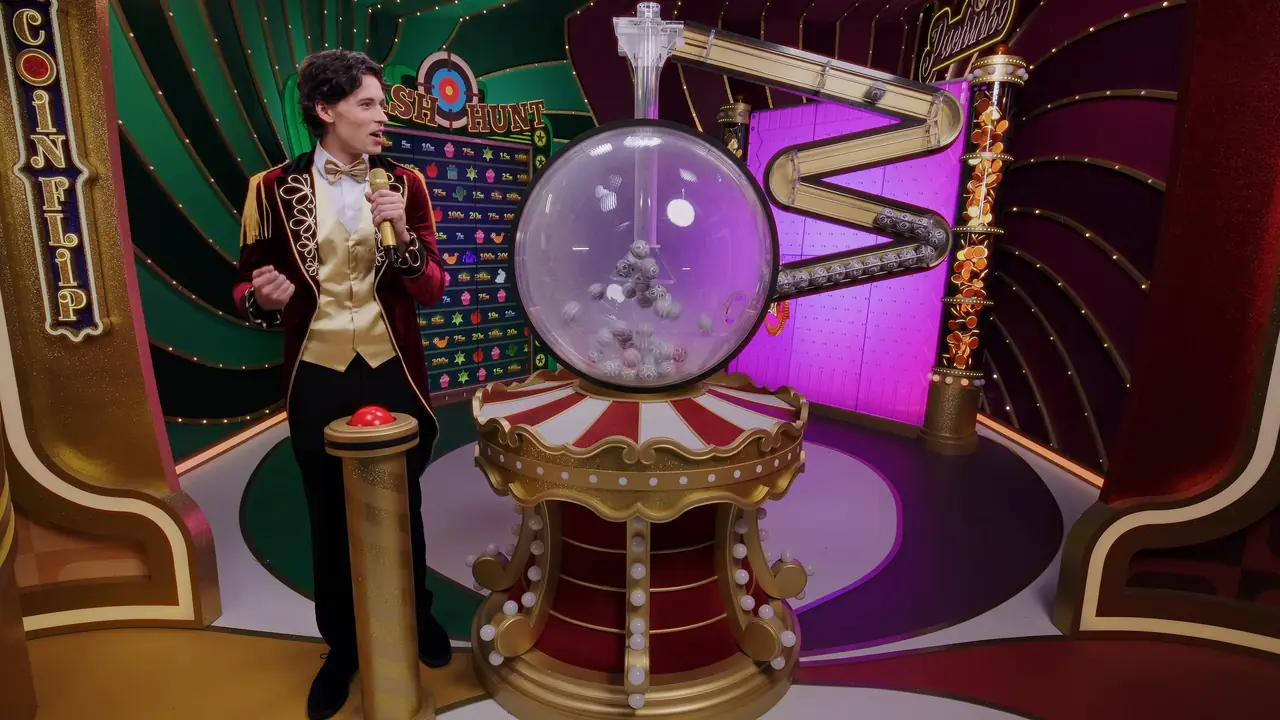 Crazy Balls studio: the host next to the ball-drawing machine